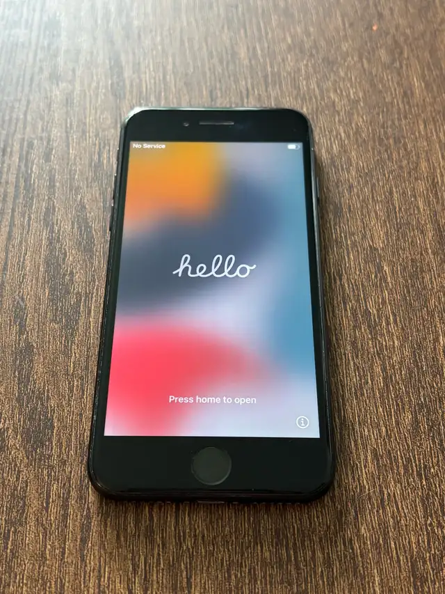 Unlocked Black 32GB Apple iPhone 7