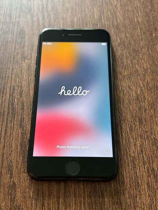 Unlocked Black 32GB Apple iPhone 7