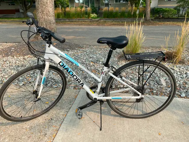 26' LADIES ROAD BIKE WITH EXTRAS FOR SALE