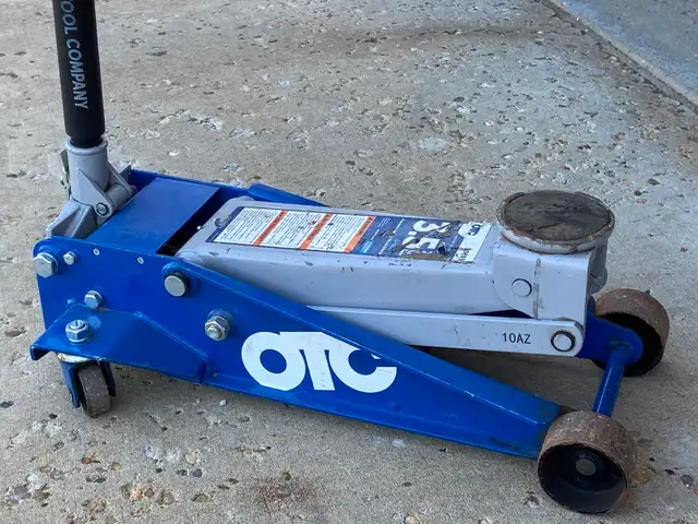 OTC LDJ35 Service Jack, 3.5 tons, 5" to 22" Lift, 78.5' reach
