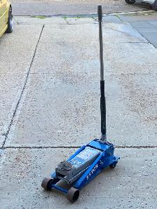 OTC LDJ35 Service Jack, 3.5 tons, 5" to 22" Lift, 78.5' reach - Photo 3