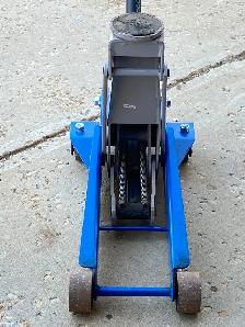 OTC LDJ35 Service Jack, 3.5 tons, 5" to 22" Lift, 78.5' reach - Photo 7