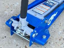 OTC LDJ35 Service Jack, 3.5 tons, 5" to 22" Lift, 78.5' reach - Photo 10