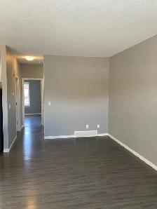 Beautiful end unit townhouse for rent in Penhold! 3 bed/2 bath - Photo 2