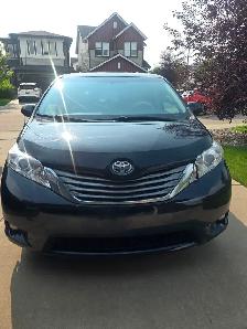 2014 Toyota Sienna XLE FWD 184k kms
