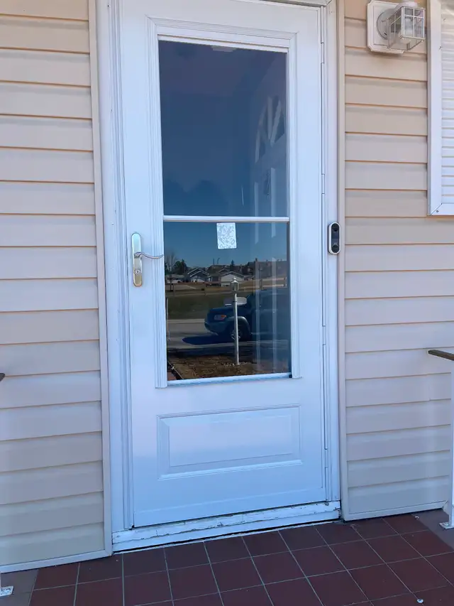 STORM screen doors setting up, installs and fixing. if you bo