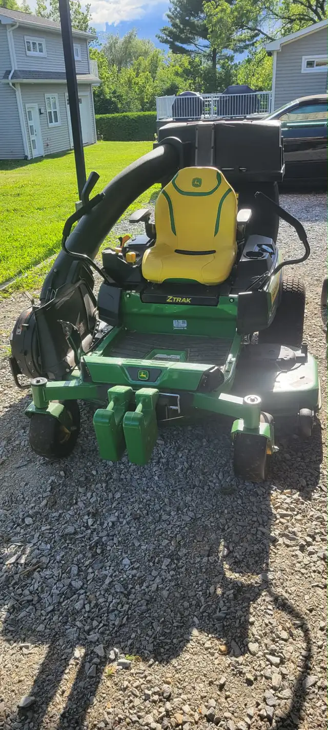 Tracteur à  pelouse John Deere Z-Trak Z330R