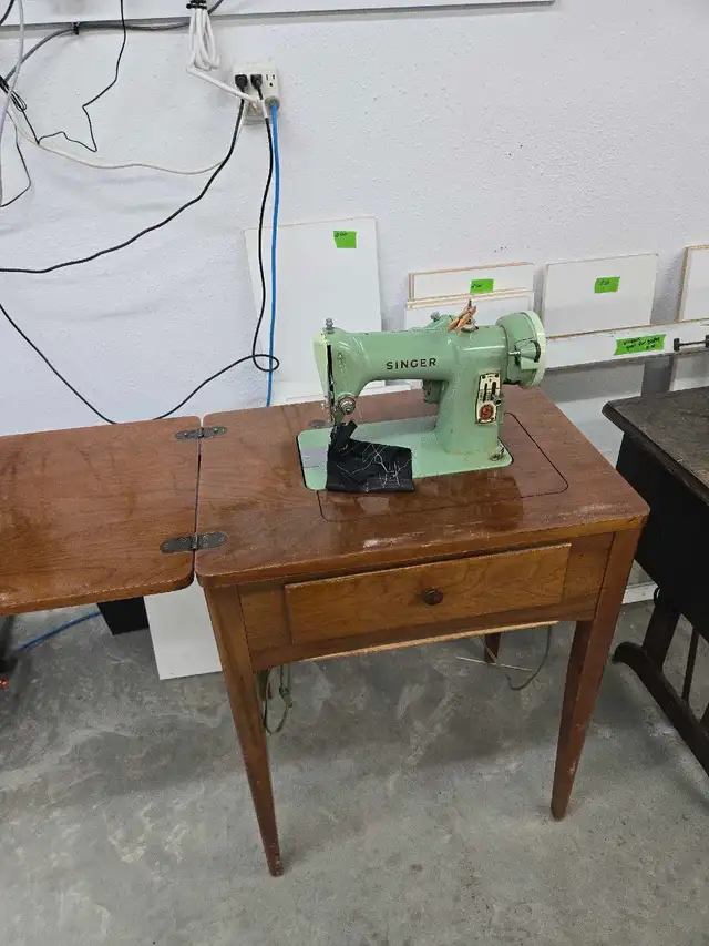Singer 185J Sewing Machine