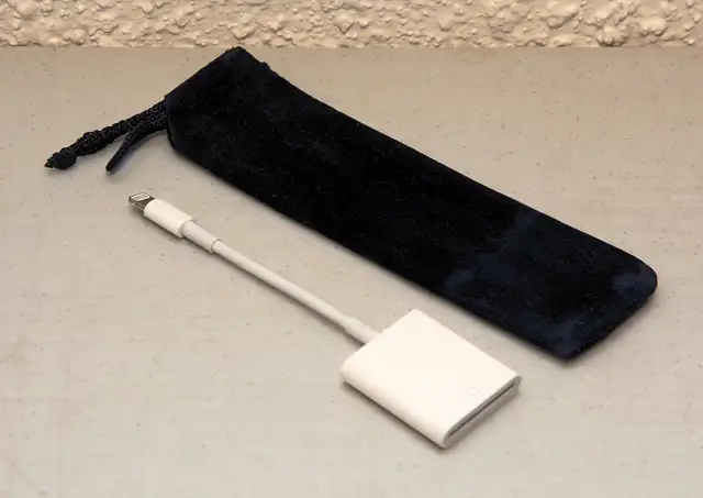Apple Lightning to SD Card Reader Adapter (Mint, Barely Used)