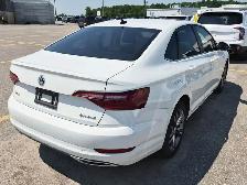 2021 Volkswagen Jetta Execline - Backup Cam, Blind Spot Monitor - Photo 4