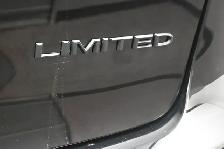 2025 Chrysler Pacifica Limited Leather, Sunroof, Captains Chairs - Photo 21