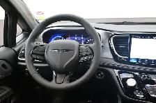 2025 Chrysler Pacifica Limited Leather, Sunroof, Captains Chairs - Photo 26