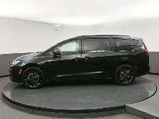 2025 Chrysler Pacifica Limited Leather, Sunroof, Captains Chairs - Photo 33