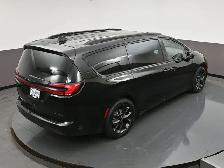 2025 Chrysler Pacifica Limited Leather, Sunroof, Captains Chairs - Photo 52