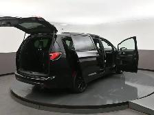 2025 Chrysler Pacifica Limited Leather, Sunroof, Captains Chairs - Photo 61
