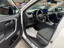 2025 Toyota RAV4 Hybrid XLE AWD, ONE OWNER, ACCIDENT FREE - Photo 9