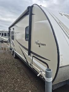 Travel Trailer - Photo 2