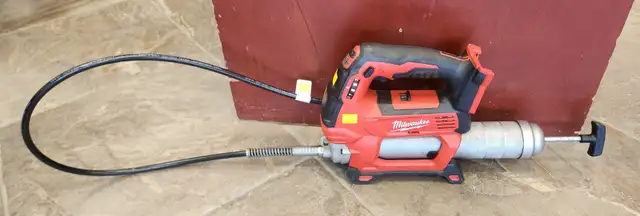 Milwaukee Cordless Grease Gun 2646-20 (Bare Tool)