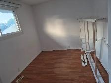 Room for rent walk to c train 10 mins to DT , Main floor