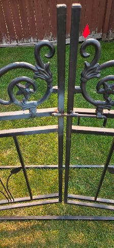 METAL GARDEN ARBOR W/GATE - Photo 2