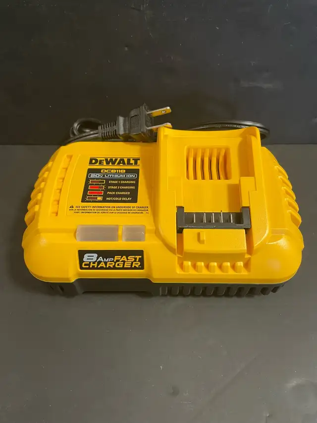 Dewalt 8Amp Fast Charger