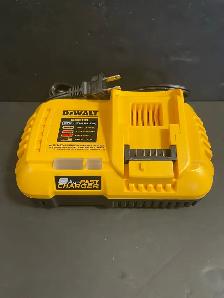 Dewalt 8Amp Fast Charger