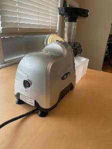 $100 Omega CNC80 Cold Press Juicer - Photo 3