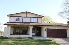 4 Bedrooms House Near West Edmonton Mall for August 1st