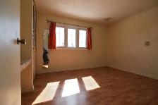 4 Bedrooms House Near West Edmonton Mall for August 1st - Photo 10