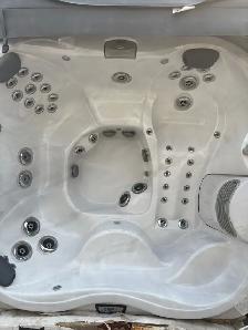 1 Year Old Demo Jacuzzi J355 HotTub in New Condition, 4 Year WTY