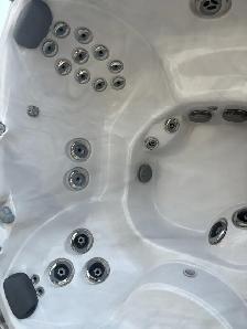 1 Year Old Demo Jacuzzi J355 HotTub in New Condition, 4 Year WTY - Photo 3