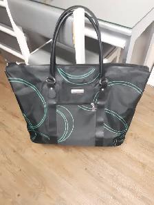 BEAU SAC NEUF À VOYAGE NOIR VERT AIR CANADA 16'x23'LARG: $25.00