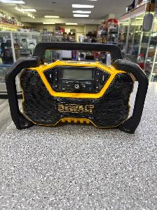 Dewalt DCR028 Jobsite Radio - Photo 2