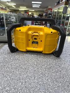 Dewalt DCR028 Jobsite Radio - Photo 3