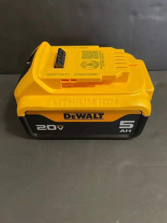 Dewalt DCB205 5AH Like New