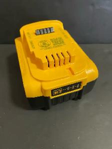 Dewalt DCB205 5AH Like New - Photo 2