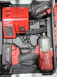 Milwaukee M18 High Torque fuel 1/2 inch impact wrench kit
