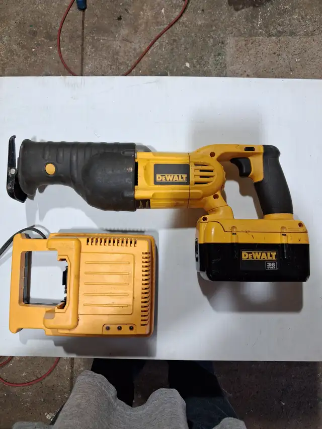 Dewalt Reciprocating 36 volt saw with battery and charger