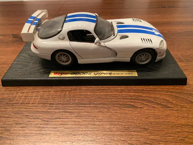 1997 Dodge Viper GTS-R, Maisto 1:18 Scale Diecast model .
