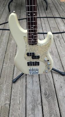 1996 Fender USA deluxe 4 string bass - Photo 3
