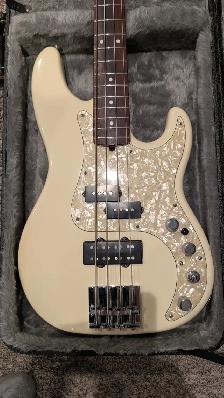1996 Fender USA deluxe 4 string bass - Photo 7