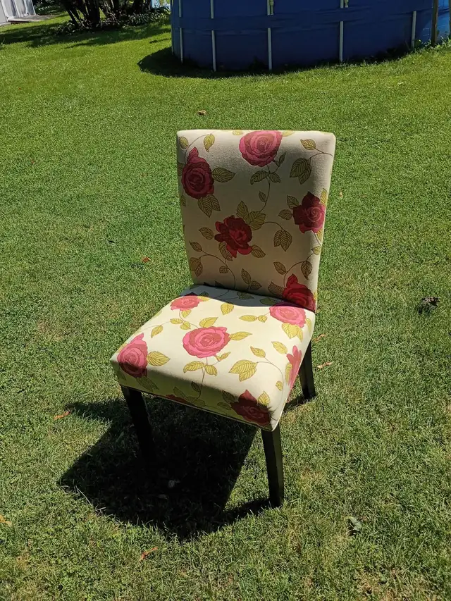 Chair with rose print