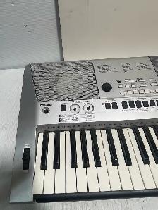 Yamaha PSR-E413 Keyboard - Photo 2