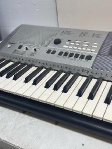 Yamaha PSR-E413 Keyboard - Photo 9