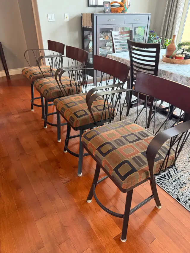 Counter Height Swivel Stools