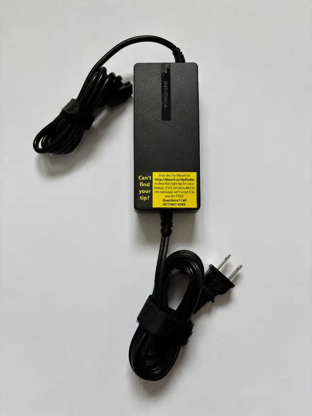 Insignia Universal 90W Laptop Charger