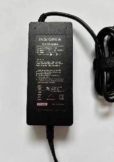 Insignia Universal 90W Laptop Charger - Photo 5