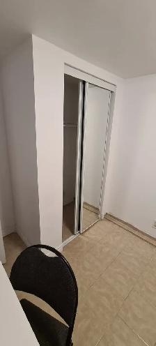 Room for rent.. Main and Danforth..$500... Boys only - Photo 3