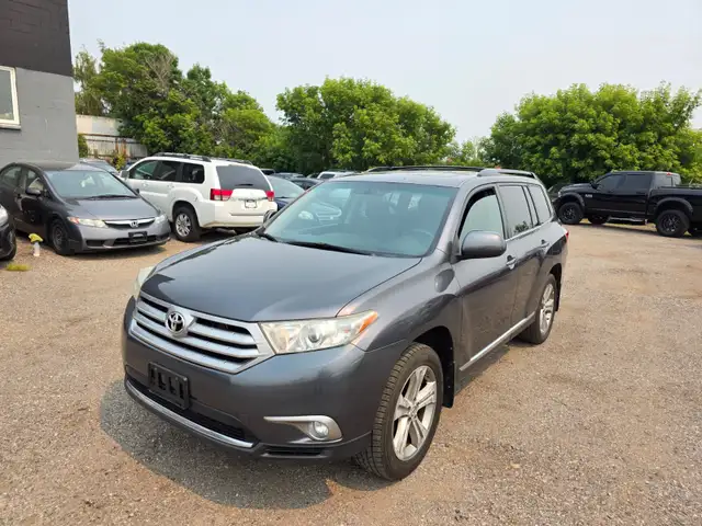 2013 Toyota Highlander One Owner Backup Camera Leather Heated Se