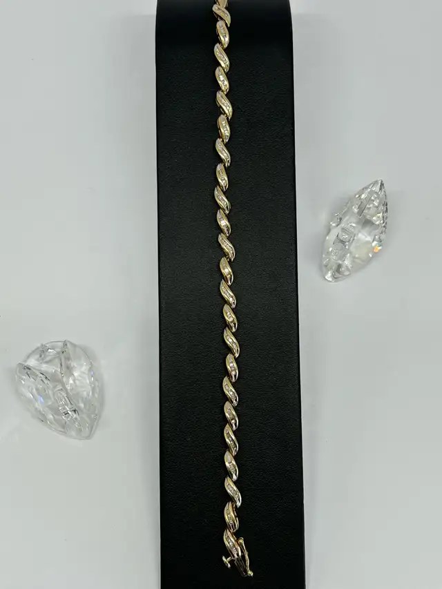 10k Wavy S shape Diamond Bracelet